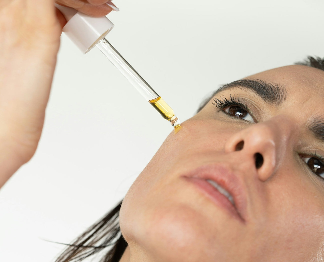 Gold Turmeric Face Serum: The Solution for Dehydrated Winter Skin - SIMCO SKINCARE